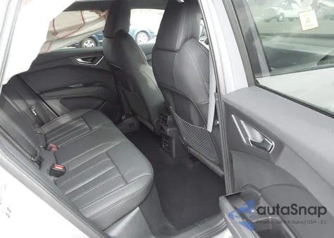 2022 Audi Q4 E-Tron Premium Plus 50 Quattro z USA, uszkodzony, nr VIN WA1L2BFZ2NP051047